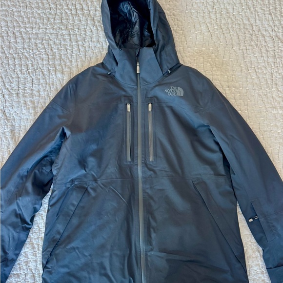 The North Face Men’s XL DryVent Insulated Ski Jacket Black F22 Powder Skirt
